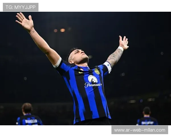 劳塔罗二过一配合后凌空抽射，国际米兰进攻配置极具创造力